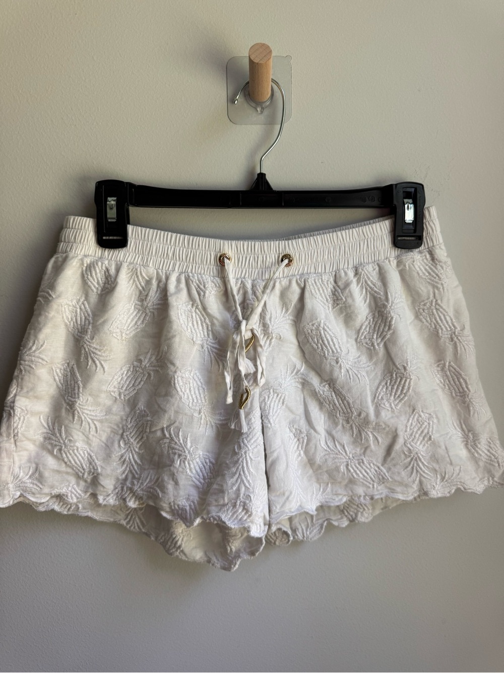 Lilly Pulitzer Off White Logo Elastic Waist Shorts Gold End Tie
